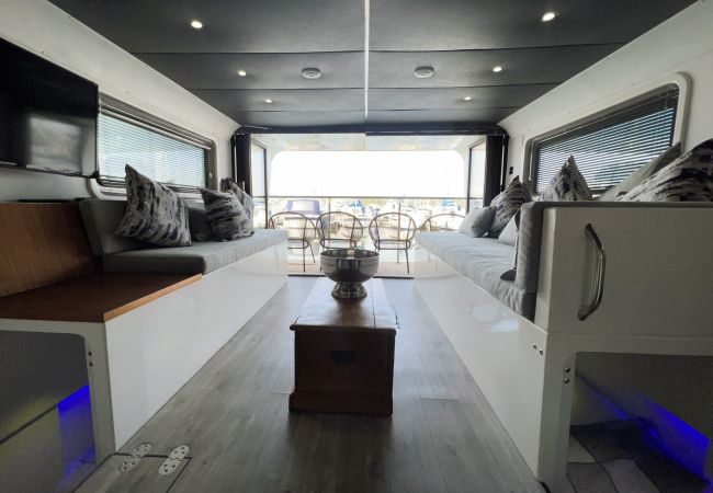 Boat in Binfield - Island Harbour Houseboat, The  Isle of Wight.  Boat in Binfield - Island Harbour Houseboat, The  Isle of Wight.