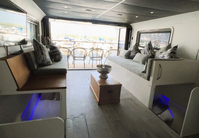 Boat in Binfield - Island Harbour Houseboat, The  Isle of Wight.  Boat in Binfield - Island Harbour Houseboat, The  Isle of Wight.