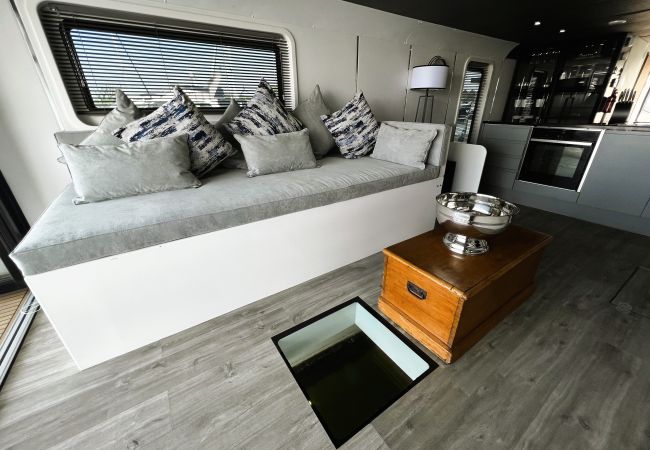 Boat in Binfield - Island Harbour Houseboat, The  Isle of Wight.  Boat in Binfield - Island Harbour Houseboat, The  Isle of Wight.