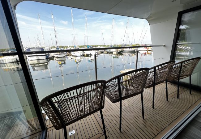 Boat in Binfield - Island Harbour Houseboat, The  Isle of Wight.  Boat in Binfield - Island Harbour Houseboat, The  Isle of Wight.