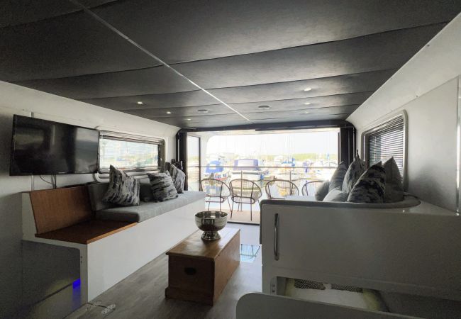 Boat in Binfield - Island Harbour Houseboat, The  Isle of Wight.  Boat in Binfield - Island Harbour Houseboat, The  Isle of Wight.