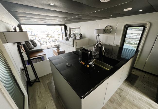 Boat in Binfield - Island Harbour Houseboat, The  Isle of Wight.  Boat in Binfield - Island Harbour Houseboat, The  Isle of Wight.