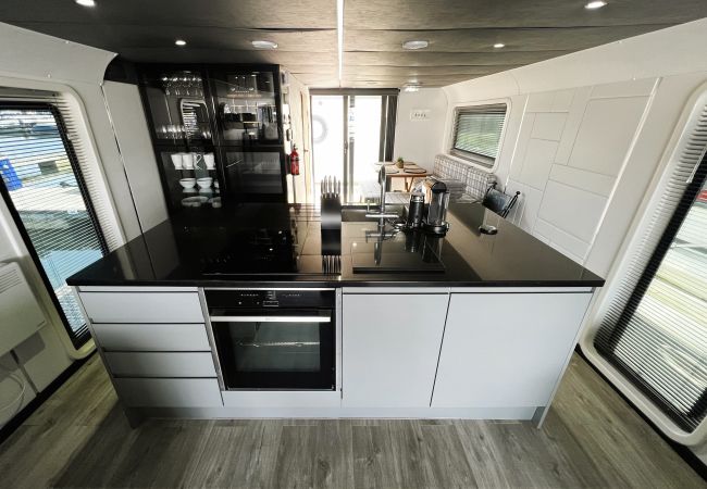 Boat in Binfield - Island Harbour Houseboat, The  Isle of Wight.  Boat in Binfield - Island Harbour Houseboat, The  Isle of Wight.