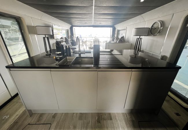 Boat in Binfield - Island Harbour Houseboat, The  Isle of Wight.  Boat in Binfield - Island Harbour Houseboat, The  Isle of Wight.