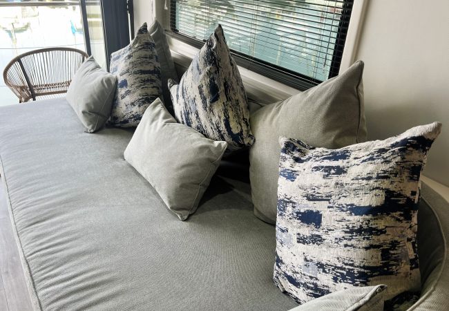 Boat in Binfield - Island Harbour Houseboat, The  Isle of Wight.  Boat in Binfield - Island Harbour Houseboat, The  Isle of Wight.