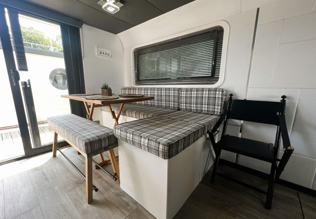 Boat in Binfield - Island Harbour Houseboat, The  Isle of Wight.  Boat in Binfield - Island Harbour Houseboat, The  Isle of Wight.