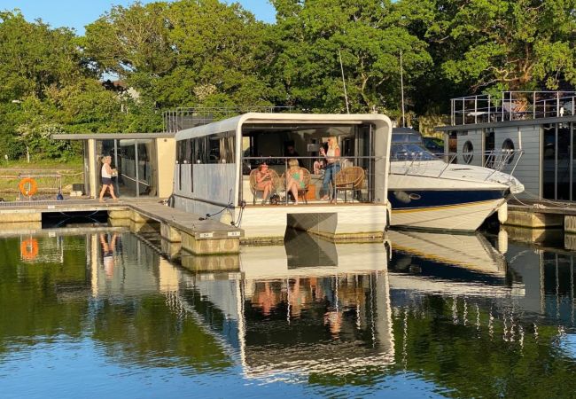 Boat in Binfield - Island Harbour Houseboat, The  Isle of Wight.  Boat in Binfield - Island Harbour Houseboat, The  Isle of Wight.
