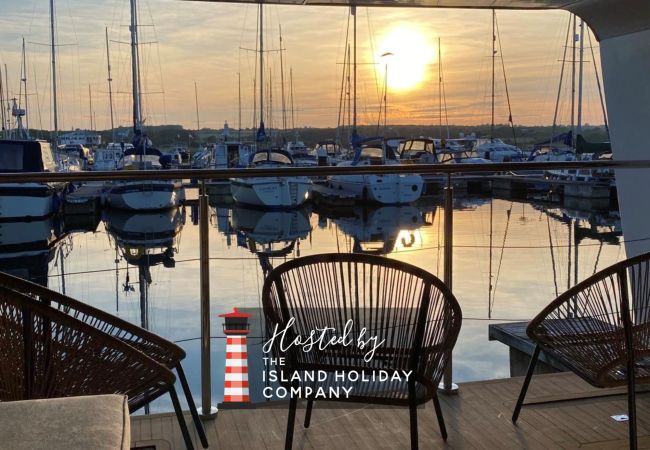 Boat in Binfield - Island Harbour Houseboat, The  Isle of Wight. 