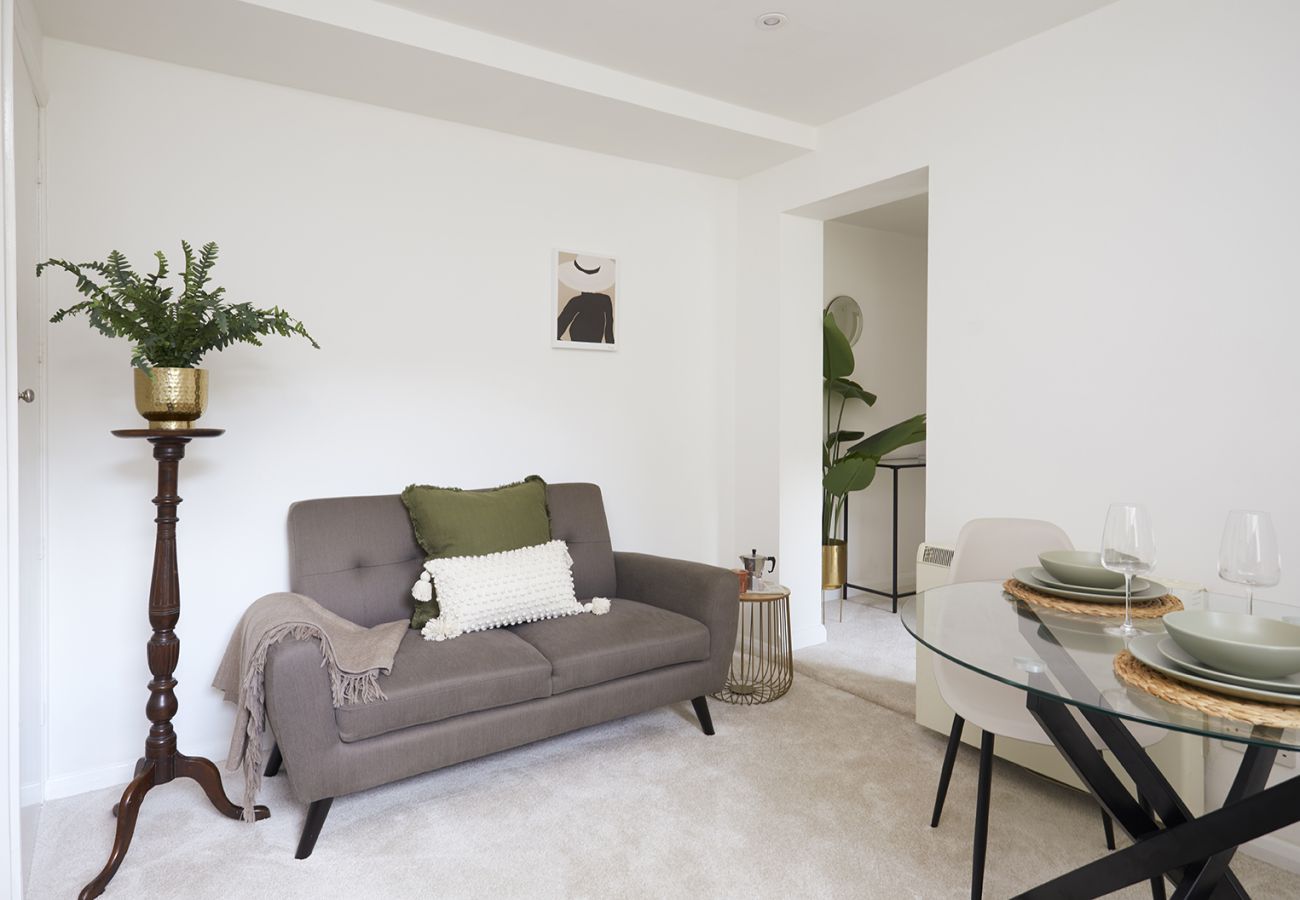 Apartment in Ryde - Wrafton House, Apartment 1, The Isle of Wight. 