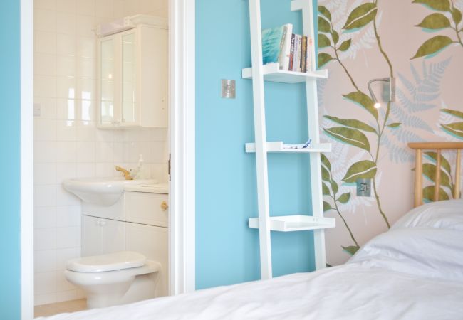 House in Gurnard - Princes Esplanade The Isle of Wight House in Gurnard - Princes Esplanade The Isle of Wight