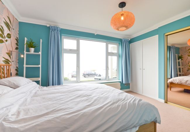 House in Gurnard - Princes Esplanade The Isle of Wight House in Gurnard - Princes Esplanade The Isle of Wight