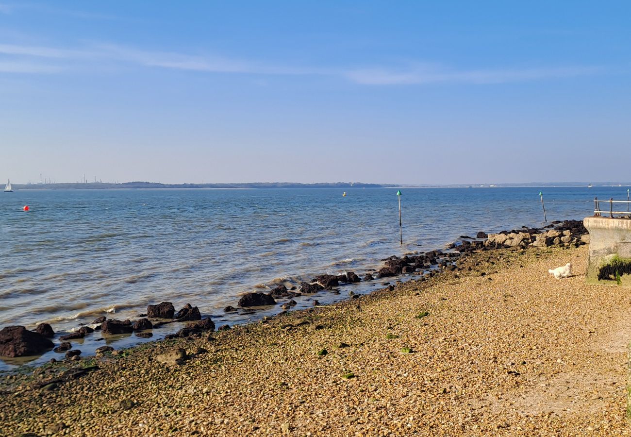 House in Gurnard - Princes Esplanade The Isle of Wight