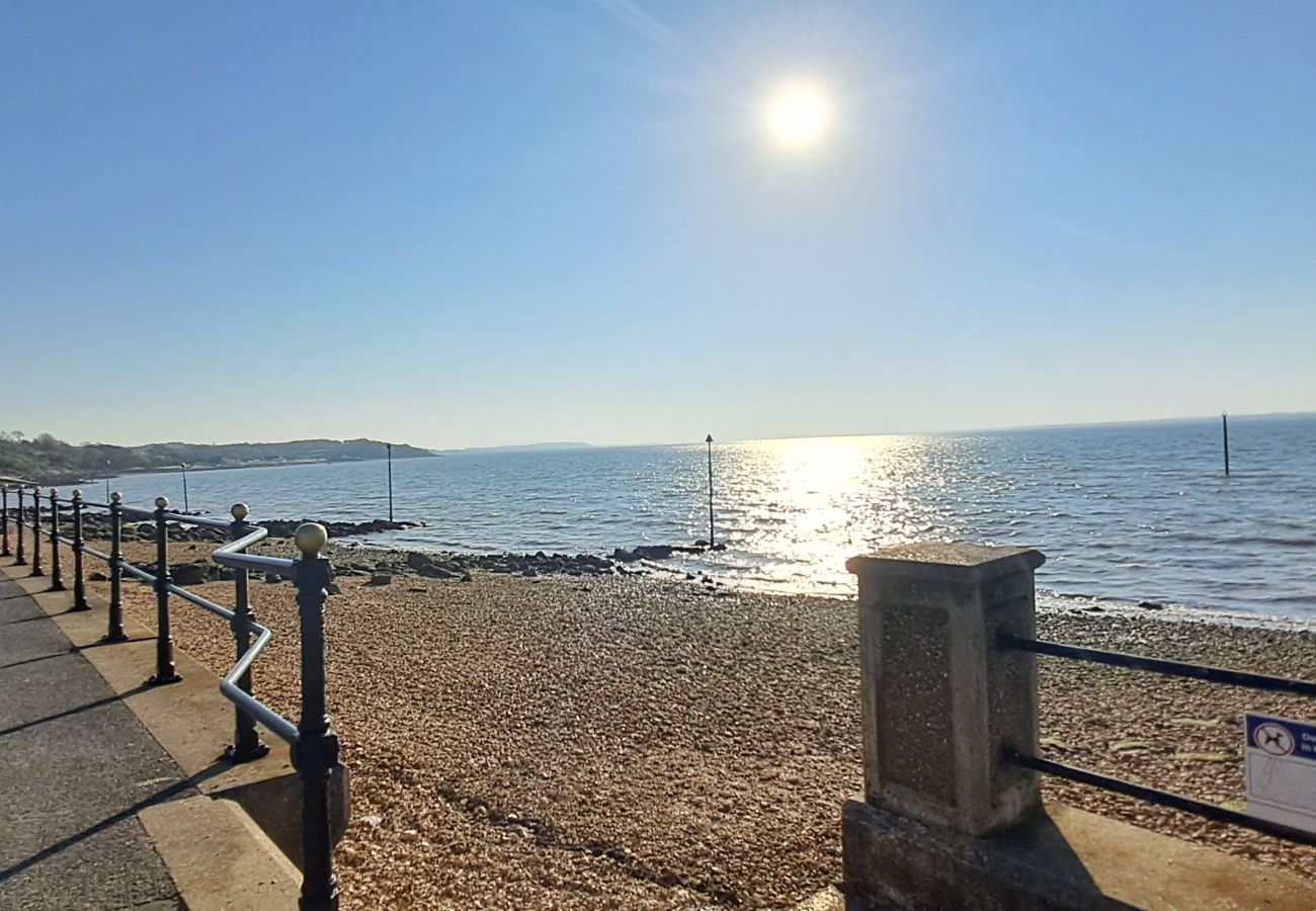 House in Gurnard - Princes Esplanade The Isle of Wight