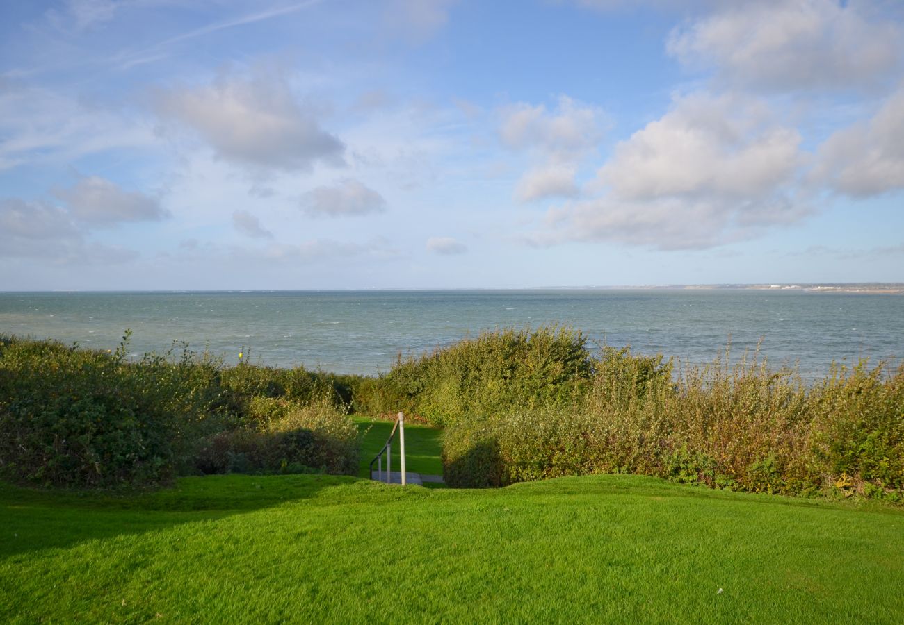 Bungalow in Freshwater - Brambles Farm Bungalow - Isle of Wight