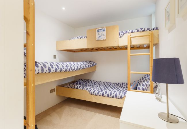 Chalet in Gurnard - The Deck House, Isle of Wight Chalet in Gurnard - The Deck House, Isle of Wight