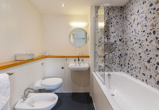 Chalet in Gurnard - The Deck House, Isle of Wight Chalet in Gurnard - The Deck House, Isle of Wight