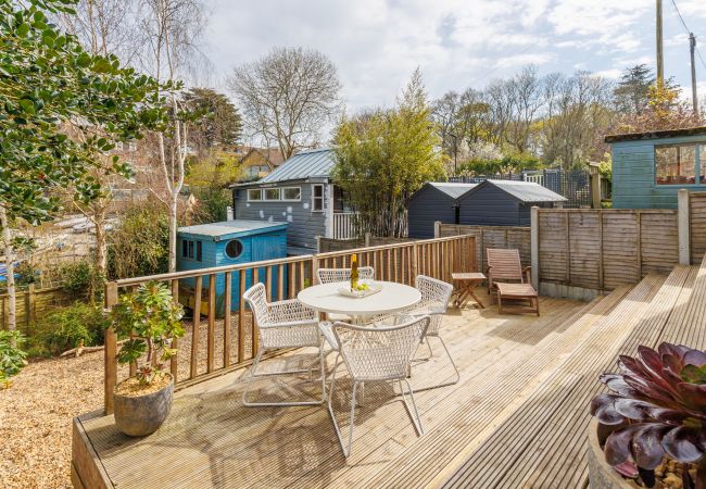 Chalet in Gurnard - The Deck House, Isle of Wight Chalet in Gurnard - The Deck House, Isle of Wight