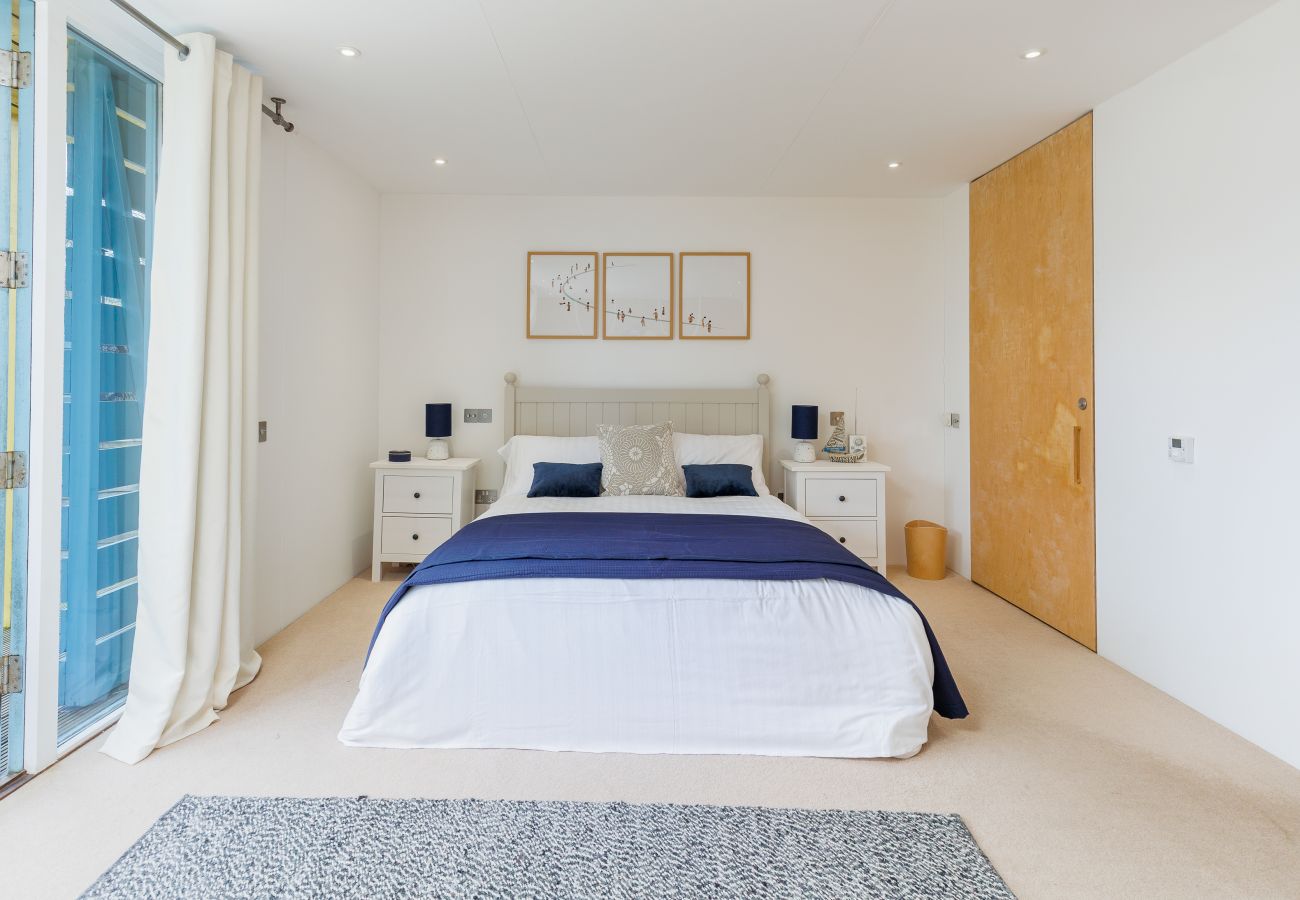 Chalet in Gurnard - The Deck House, Isle of Wight