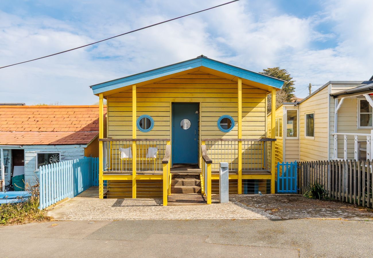Chalet in Gurnard - The Deck House, Isle of Wight