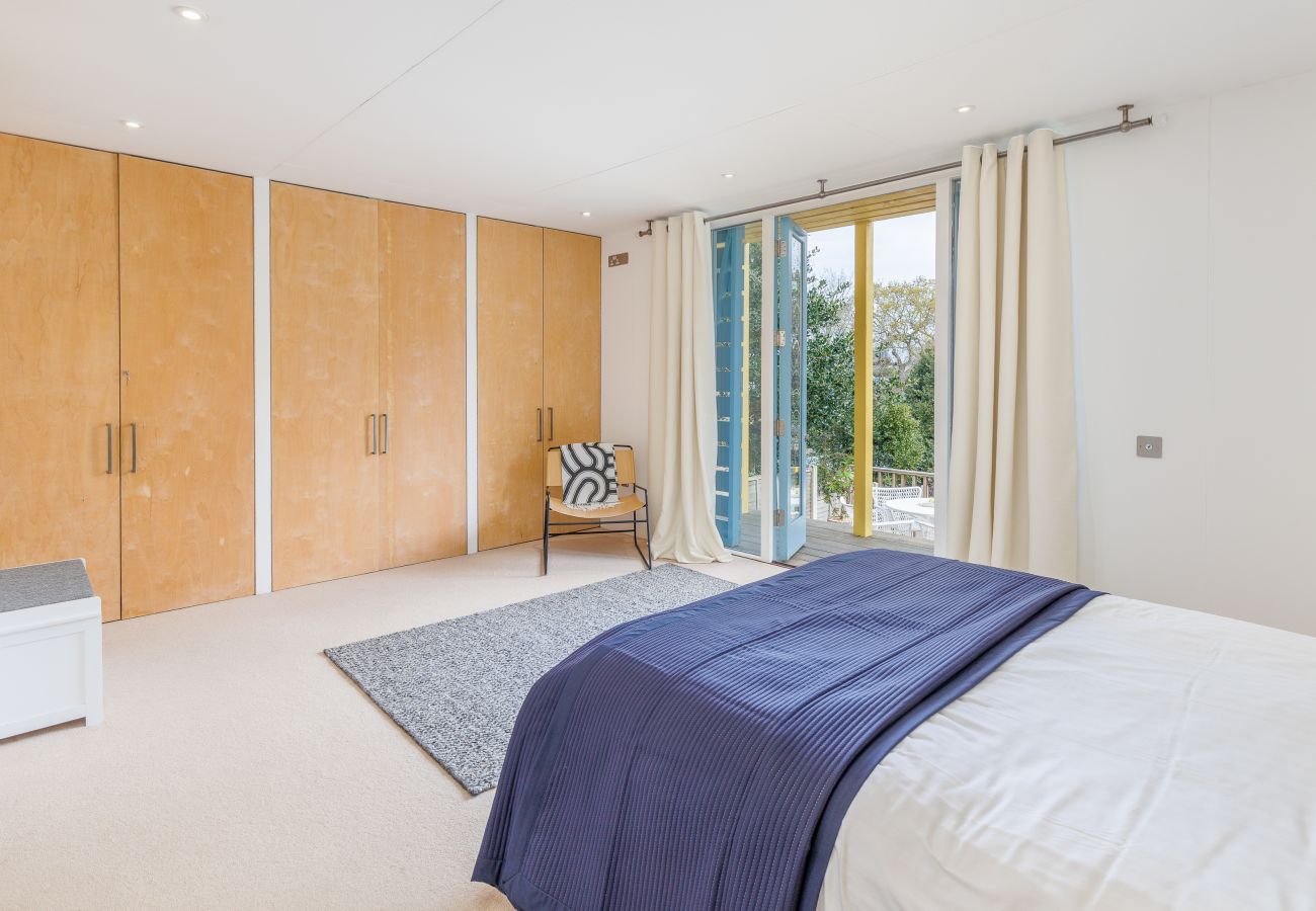 Chalet in Gurnard - The Deck House, Isle of Wight