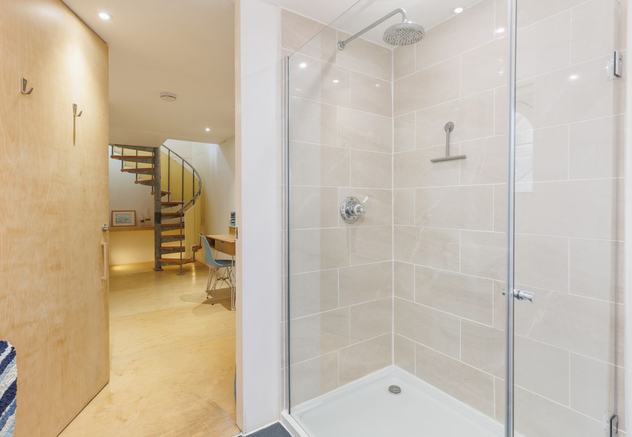 Chalet in Gurnard - The Deck House, Isle of Wight