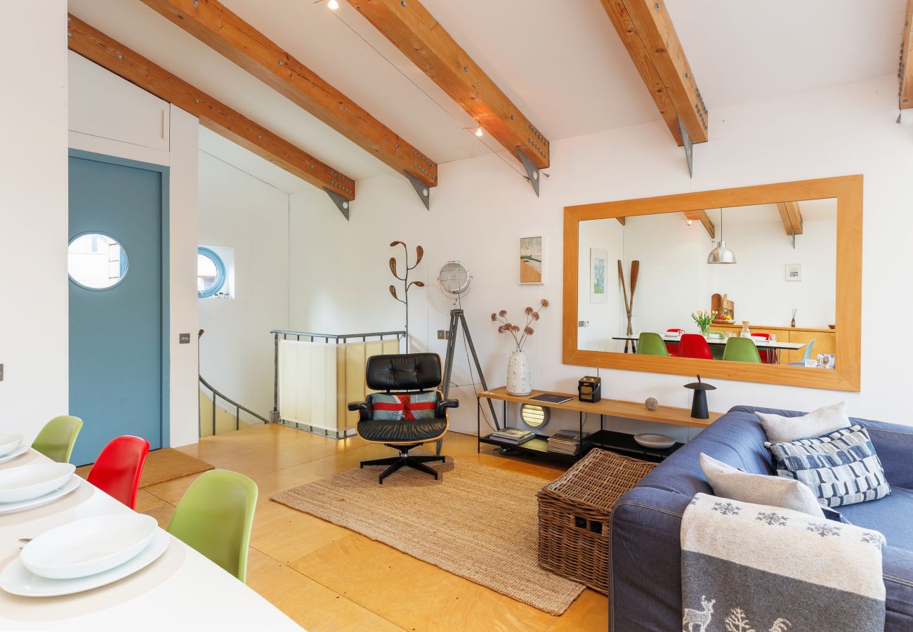 Chalet in Gurnard - The Deck House, Isle of Wight