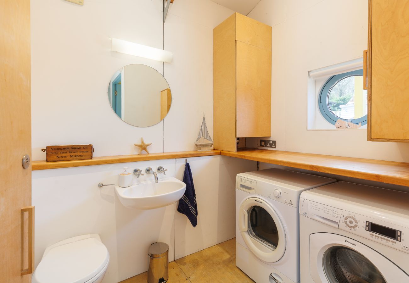Chalet in Gurnard - The Deck House, Isle of Wight