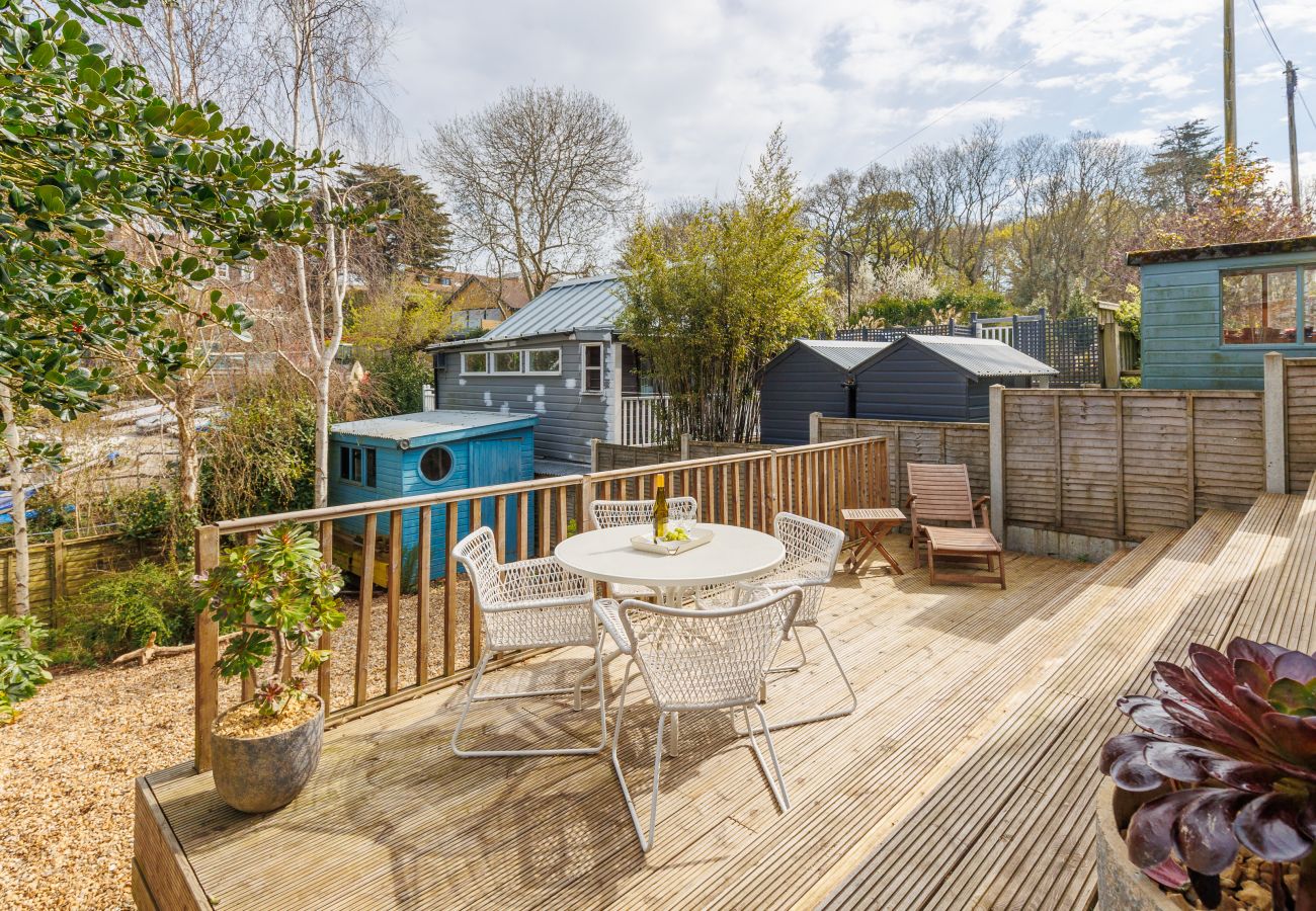 Chalet in Gurnard - The Deck House, Isle of Wight