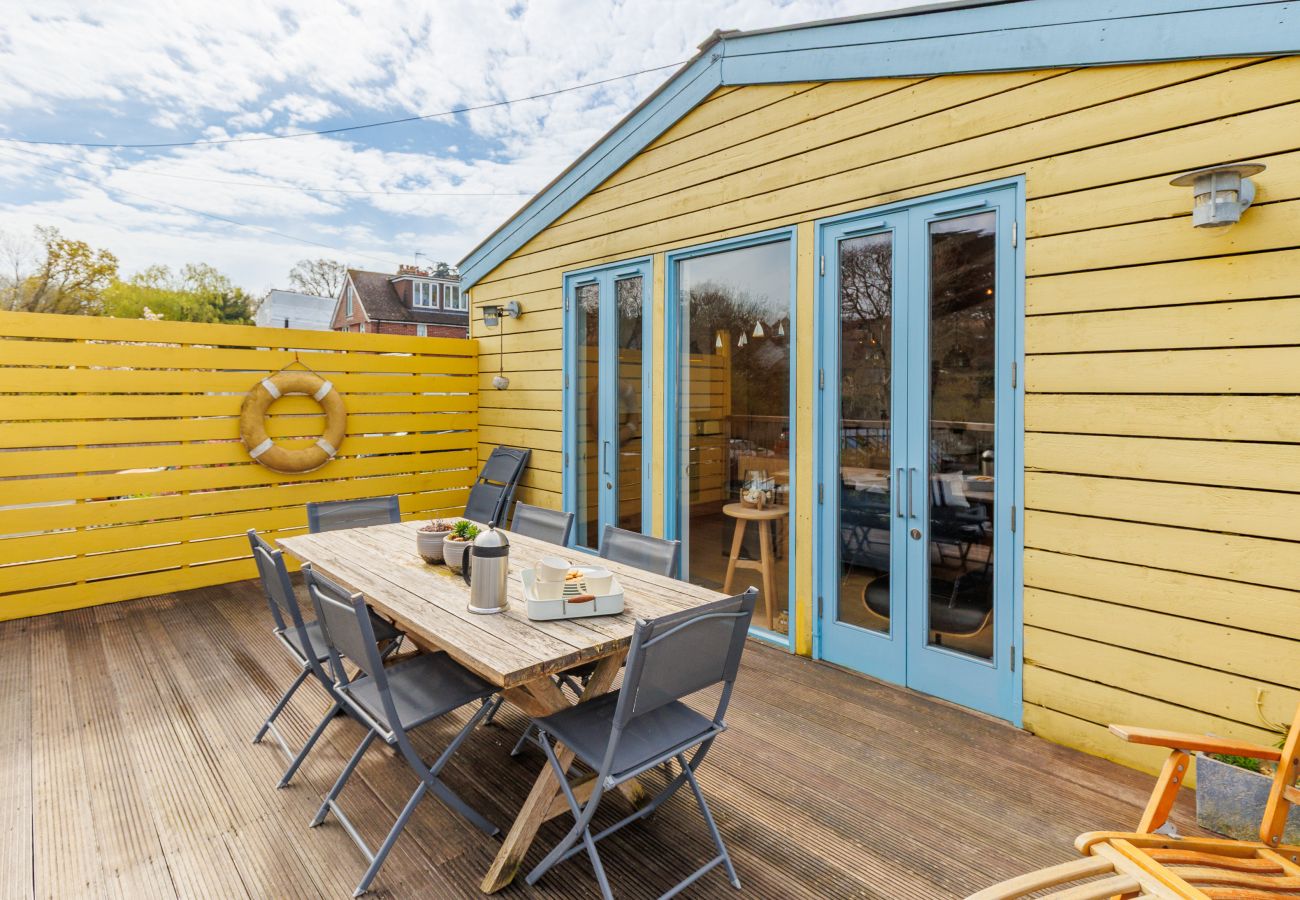 Chalet in Gurnard - The Deck House, Isle of Wight