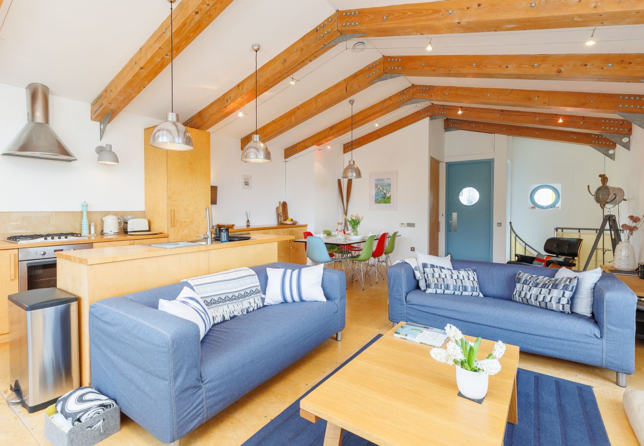 Chalet in Gurnard - The Deck House, Isle of Wight