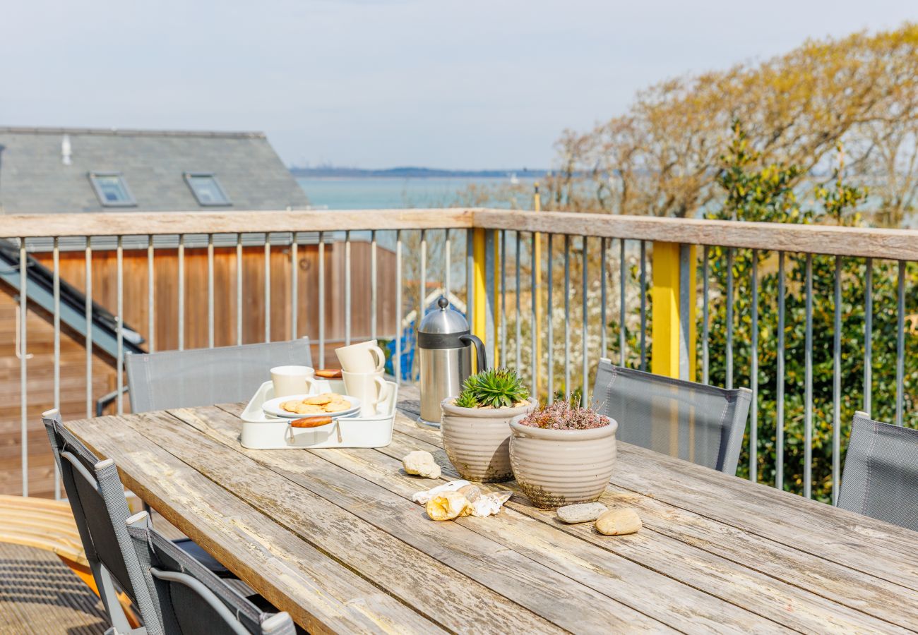 Chalet in Gurnard - The Deck House, Isle of Wight