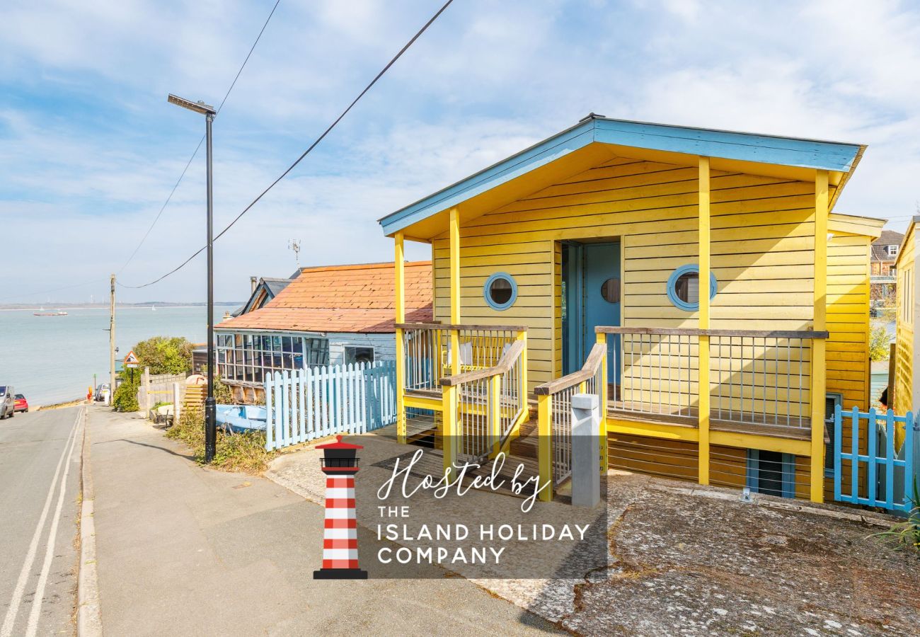 Chalet in Gurnard - The Deck House, Isle of Wight