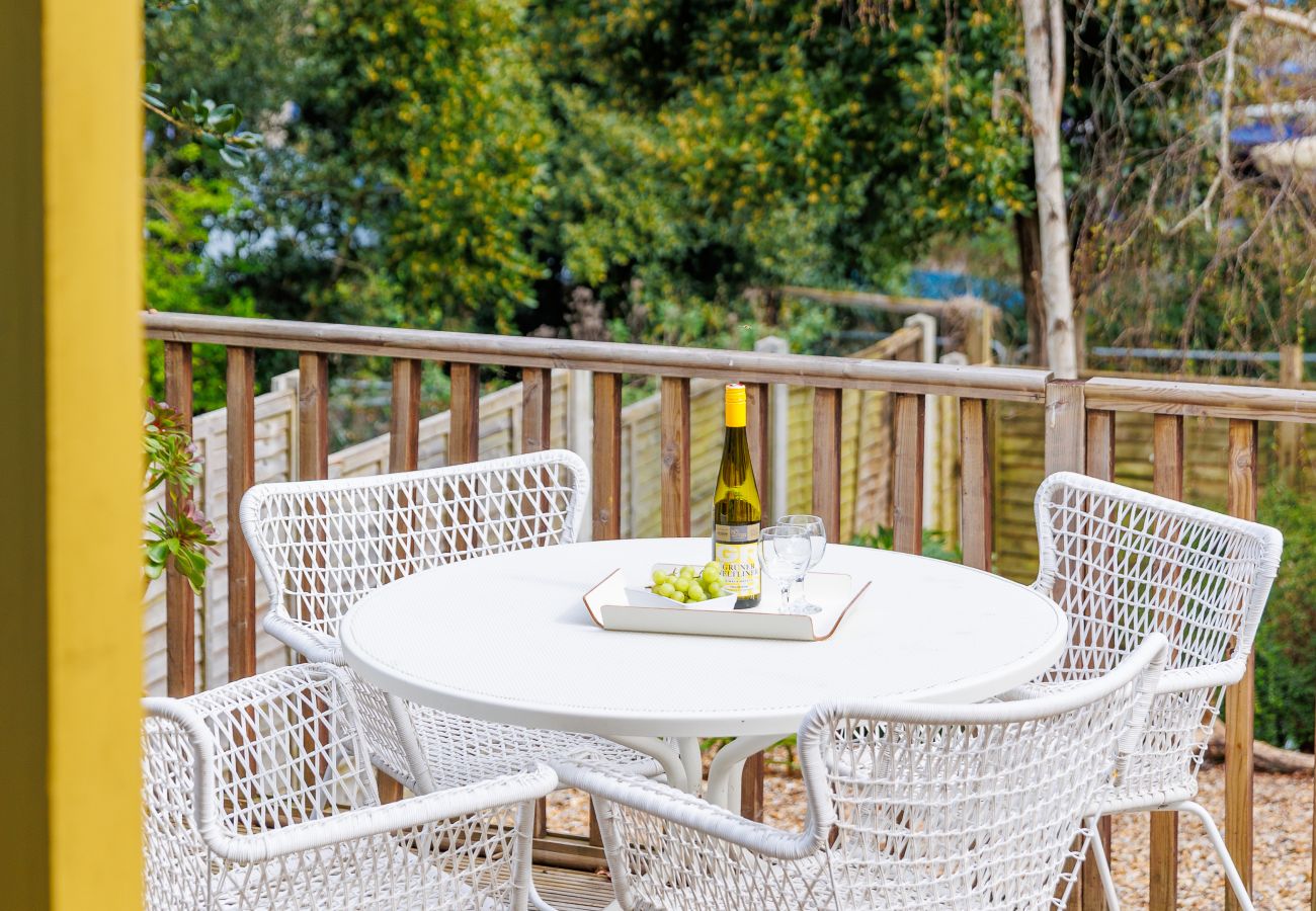 House in Gurnard - The Deck House, Isle of Wight