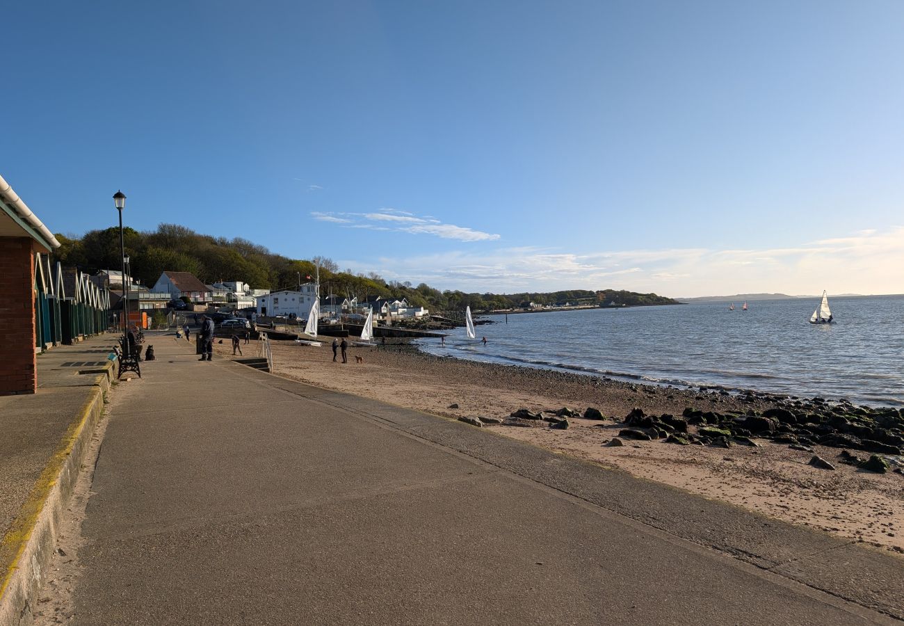 House in Gurnard - The Deck House, Isle of Wight