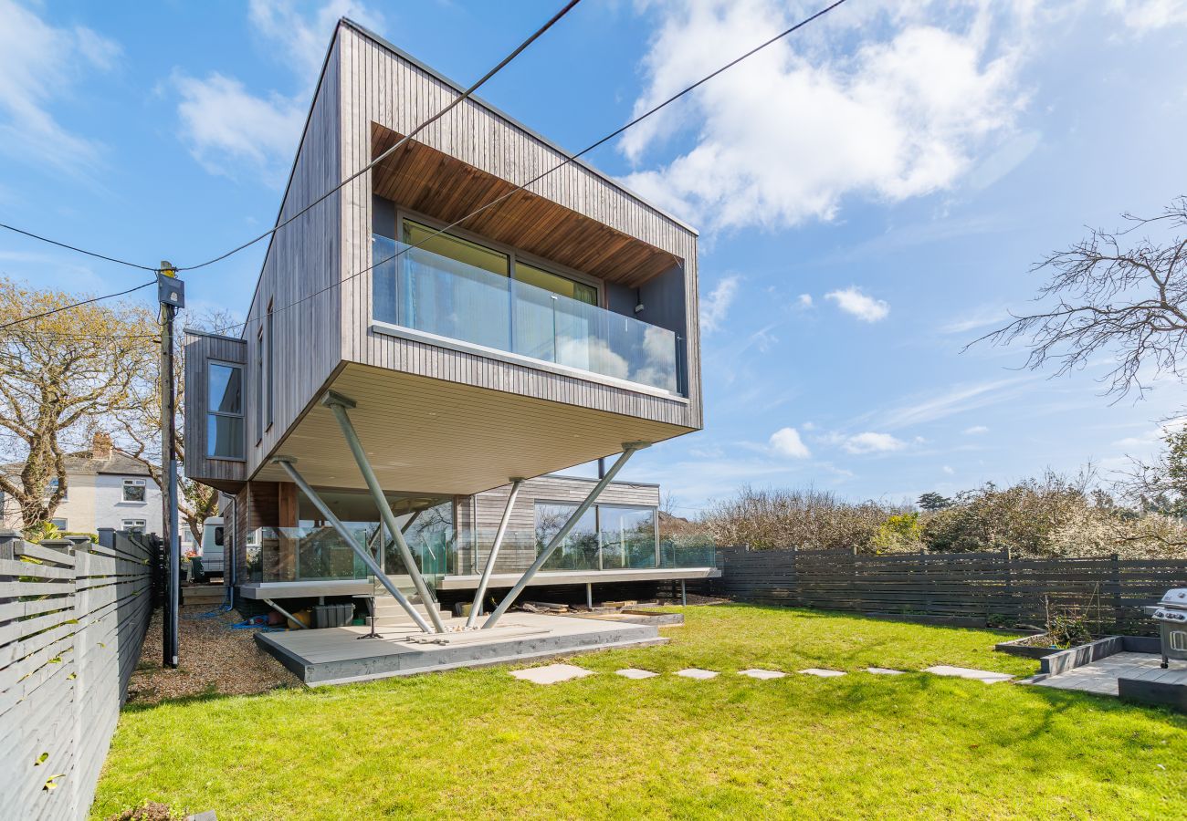 Private garden and terrace of Rena’s Retreat with outdoor seating