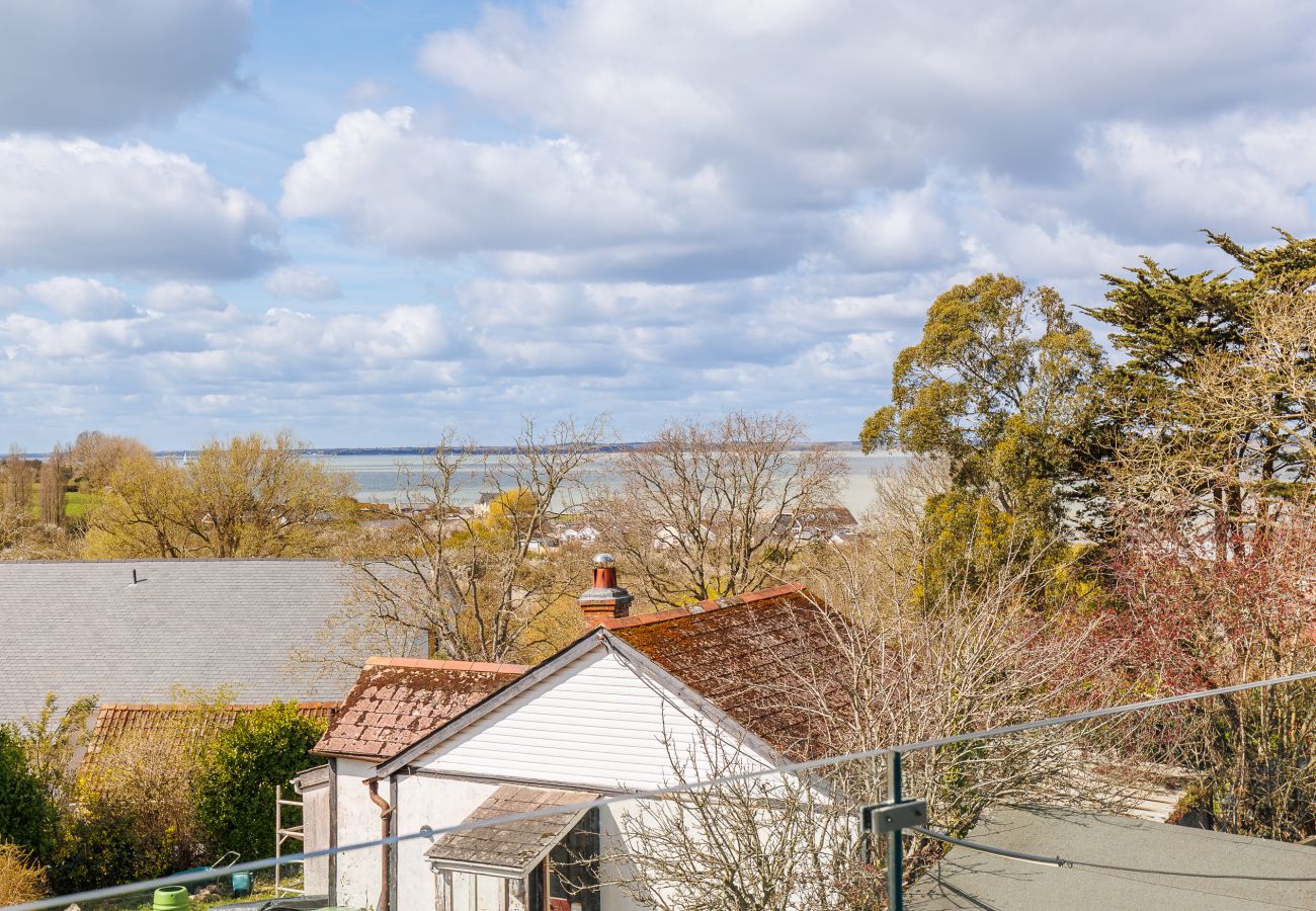 House in Gurnard - Rena's Retreat
