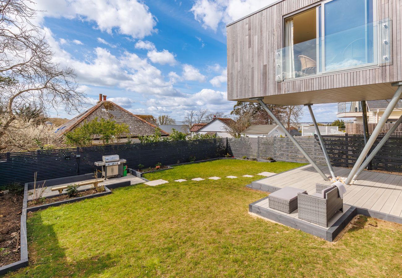 House in Gurnard - Rena's Retreat