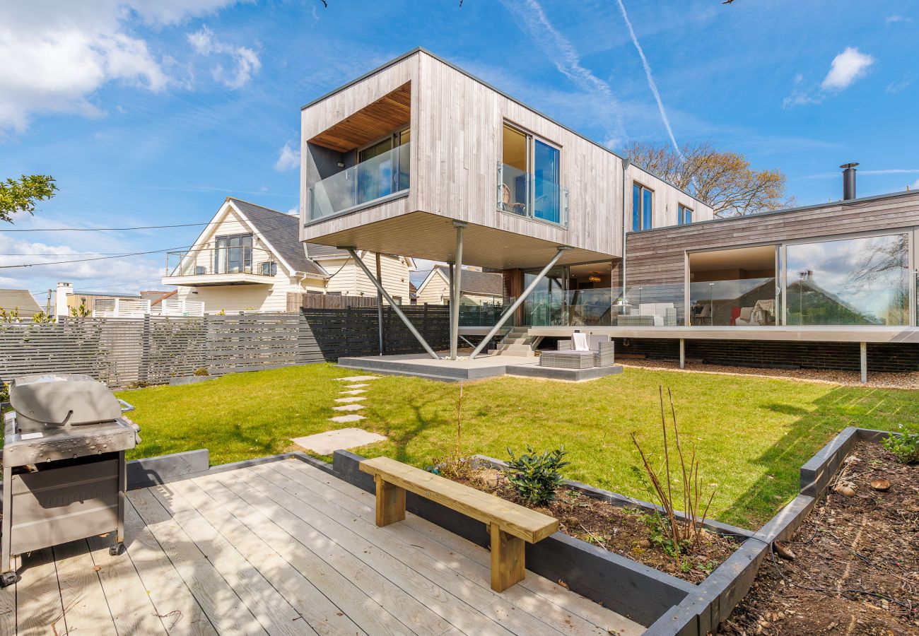 House in Gurnard - Rena's Retreat