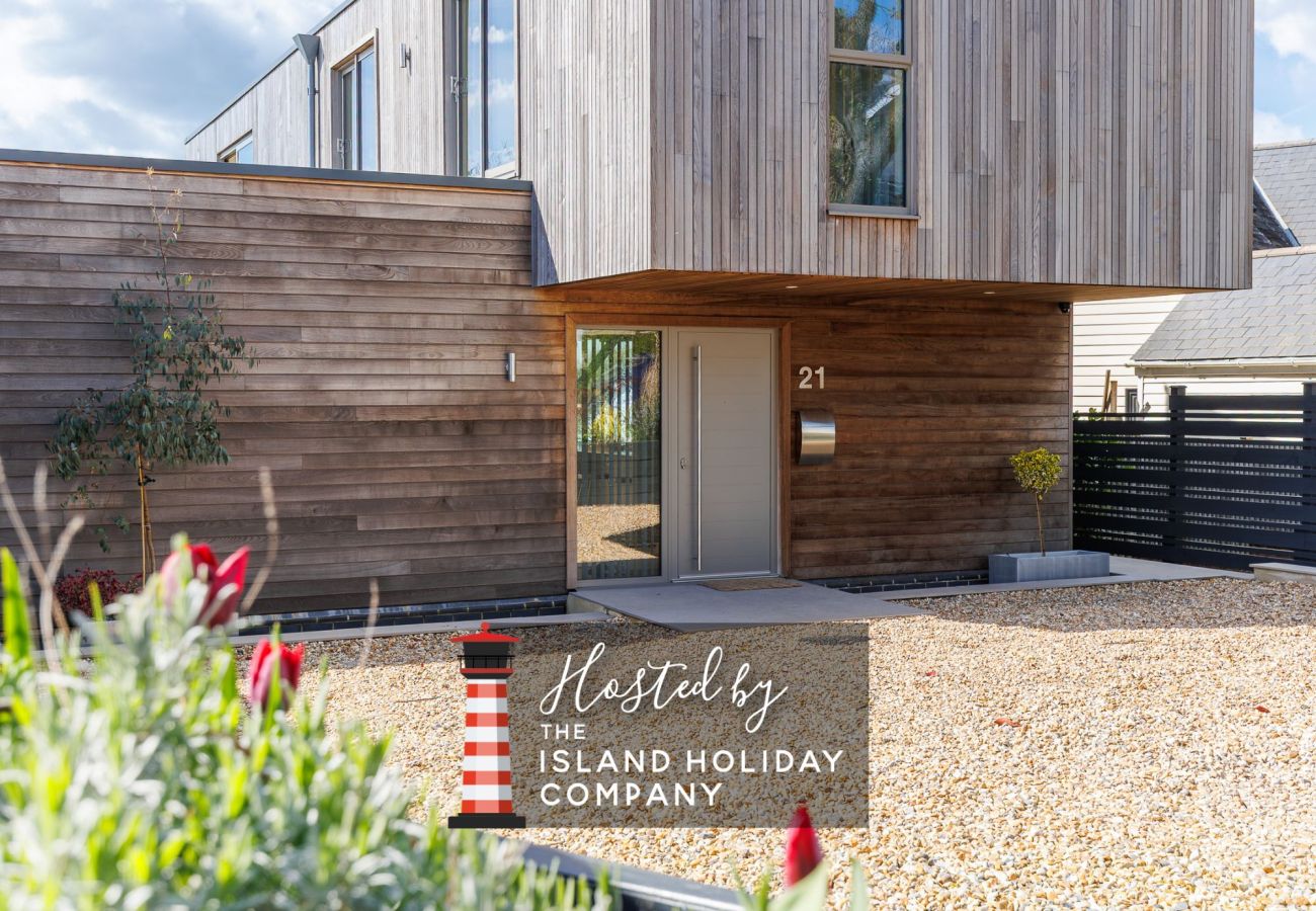 Front view of Rena’s Retreat, a contemporary luxury coastal holiday home near Gurnard Bay with private garden and terrace