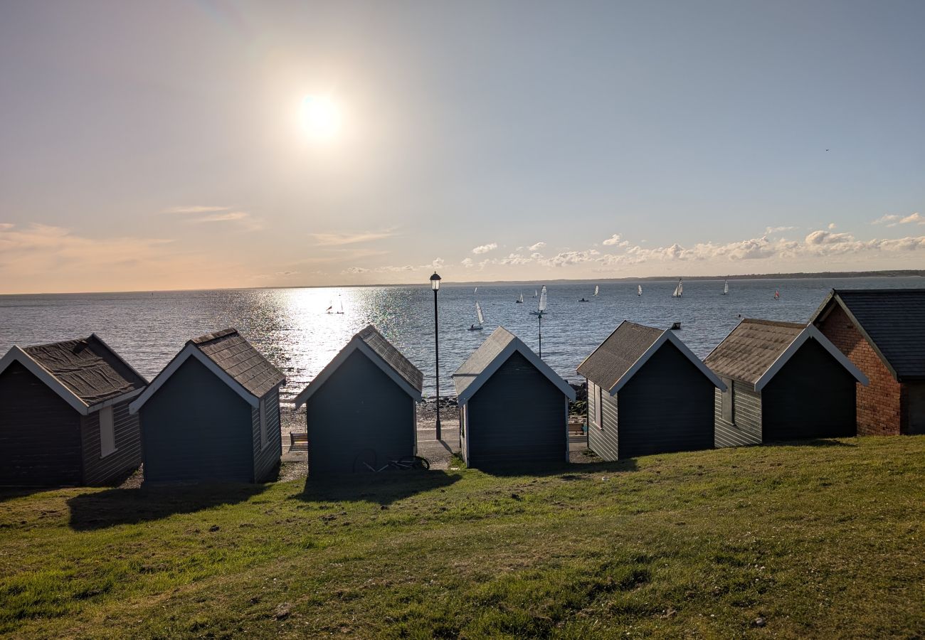 House in Gurnard - Rena's Retreat