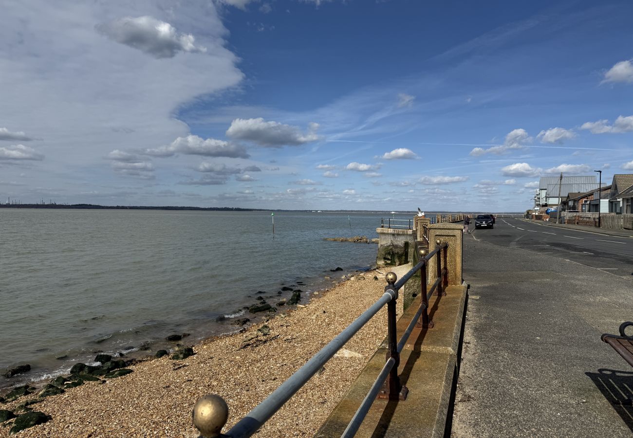 House in Gurnard - Rena's Retreat