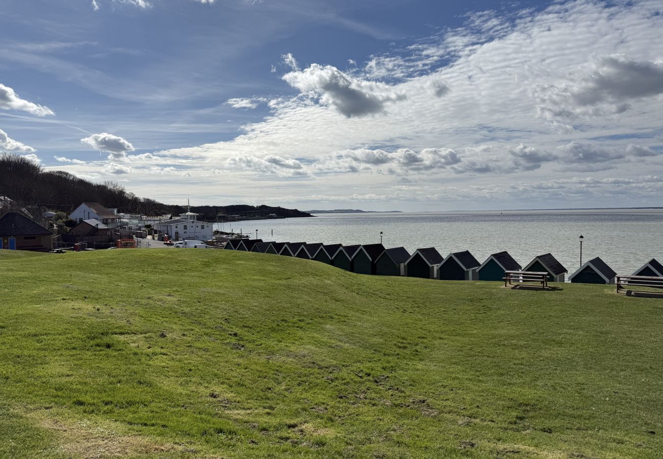 House in Gurnard - Rena's Retreat
