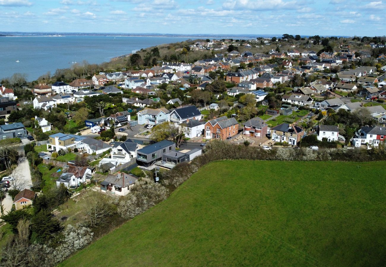 House in Gurnard - Rena's Retreat