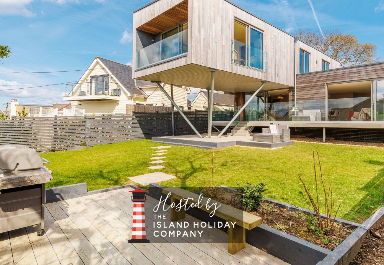 House in Gurnard - Rena's Retreat
