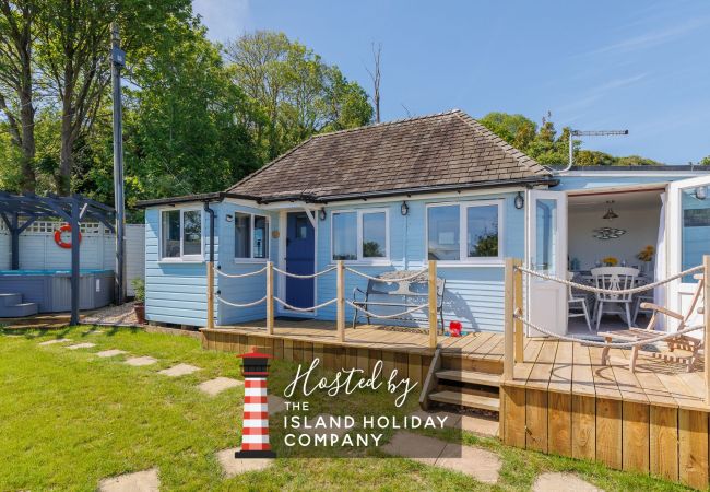 Bungalow in Bembridge - Red Cedars with Private Hot Tub 