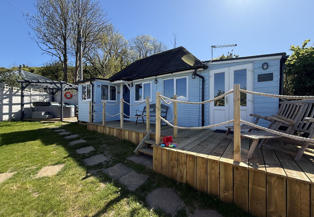 Bungalow in Bembridge - Red Cedars