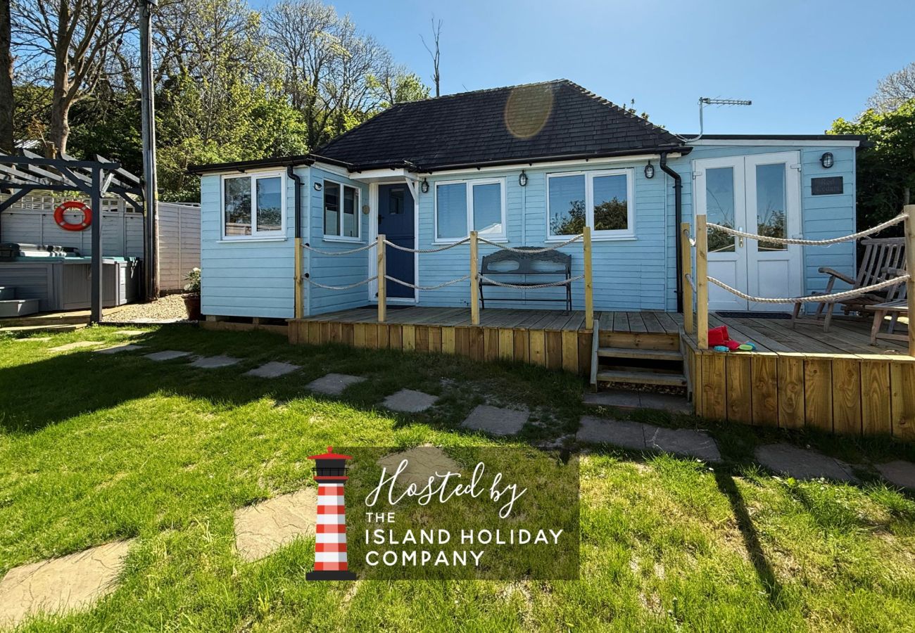 Exterior and garden of Red Cedars holiday property on the Isle of Wight with hot tub