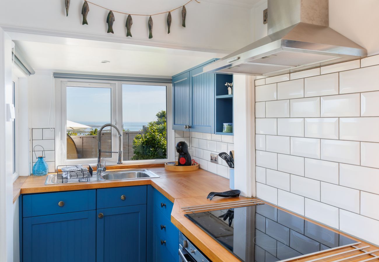 Bungalow in Bembridge - Red Cedars with Private Hot Tub 