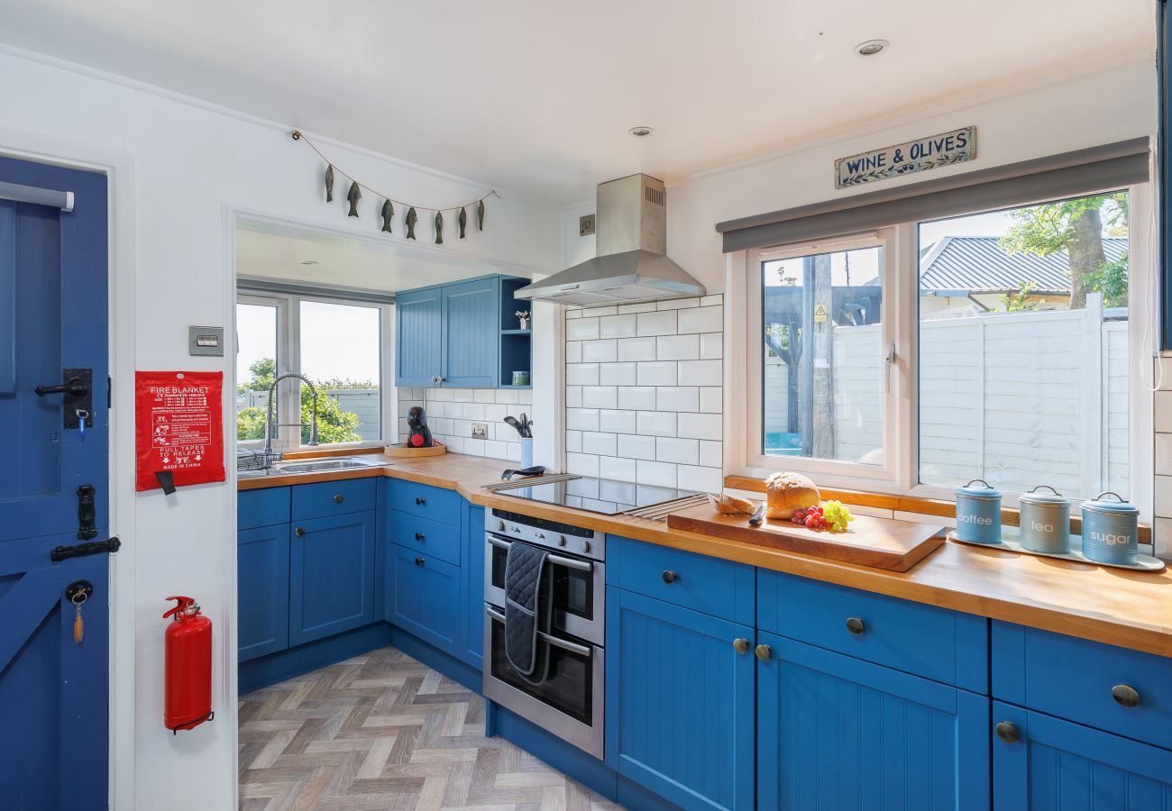 Bungalow in Bembridge - Red Cedars with Private Hot Tub 