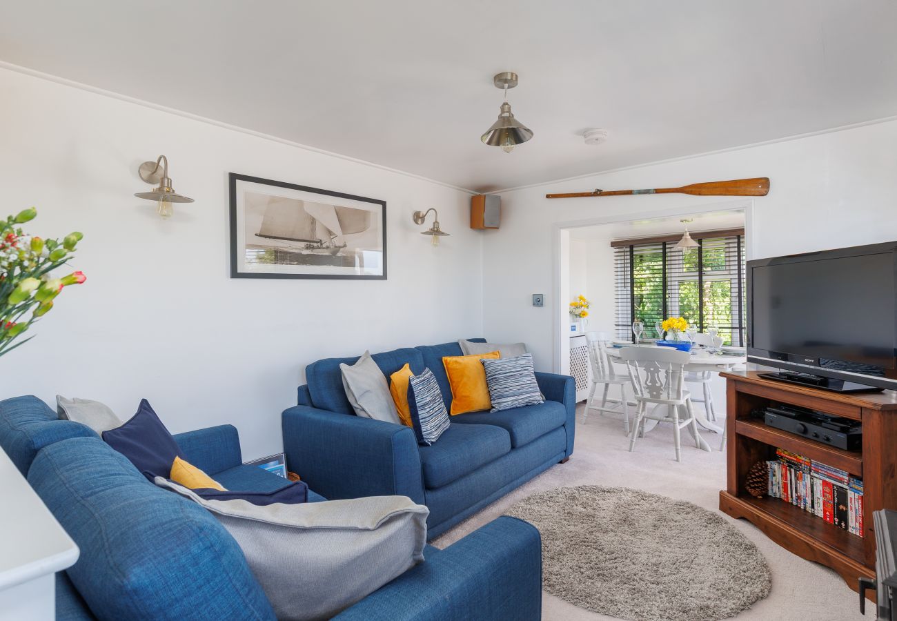 Bungalow in Bembridge - Red Cedars with Private Hot Tub 